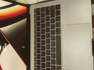 18 岁的老兵：MacBook Pro 依然强大