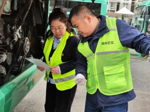 小扫货水能么多公交车，轻松解决你的出行问题