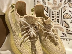 yeezy350 亚洲限定亚麻 2022 系列，时尚与舒适的完美结合