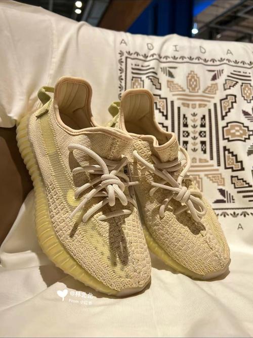 yeezy350 亚洲限定亚麻 2022 系列，时尚与舒适的完美结合